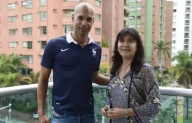 Frédéric Robinel, director de la AF de Barranquilla, y Deyana Acosta, directora del Centro Cultural Cayena.