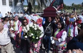 Con música fue acompañado el ataúd de César Morales 'Paraguita'.