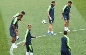 Jugadores de Brasil, durante el calentamiento. 