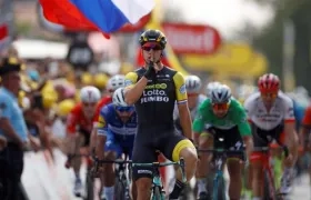 El holandés Dylan Groenewegen mandó callar a todos los favoritos del esprint.
