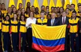  El Presidente Juan Manuel Santos, la directora de Coldeportes, el presidente del COC y la delegación.