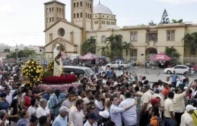 Con devoción, barranquilleros acompañaron a la Virgen del Carmen en una procesión.