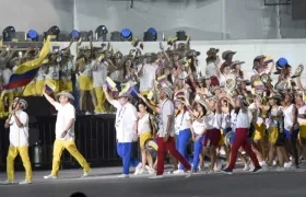 La nutrida delegación de Colombia, durante el desfile inaugural.