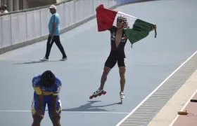 Jorge Luis Martínez celebra su medalla de oro. 