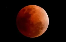 Hoy la luna se tornará rojiza.
