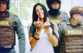 Así saludó la mujer a la prensa a la llegada al Centro de Servicios.