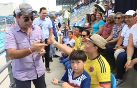 El Alcalde Alejandro Char durante las competencias en el Complejo Acuático.