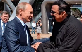 El Presidente ruso, Vladímir Putin y el actor estadounidense Steven Seagal.