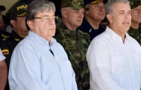 El canciller Carlos Holmes y el Presidente Iván Duque.