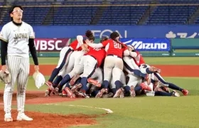 Las jugadoras de Estados Unidos celebran la victoria. 