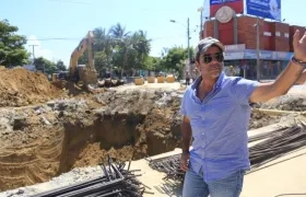 Alcalde Char durante su visita a las obras de la canalización del arroyo de la 21.