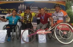 Atletas ganadores de la carrera. 