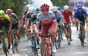 Jonathan Restrepo ataca durante la etapa. 