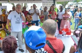 El Alcalde Joao Herrera durante la inauguración del parque Divino Niño.