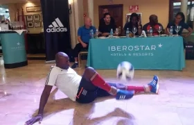 Erick Hernández durante el récord mundial. 