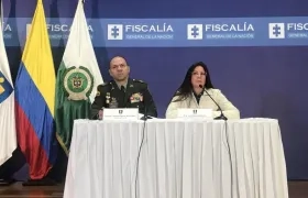 El coronel Nicolás Carmen Aristizábal, director encargado de la Policía Fiscal y Aduanera, y la Fiscal Luz Ángela Bahamón.