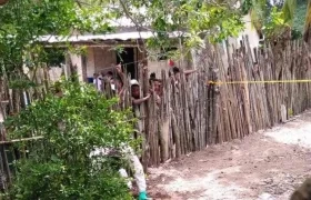 Personal del CTI en el hallazgo en el feto.