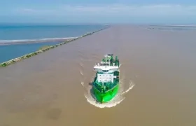 La draga Ulienspiegel, de nuevo en el puerto de Barranquilla.