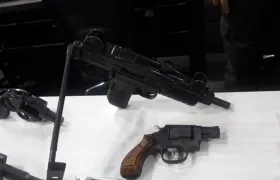 Subametralladora tipo uzi incautada. 