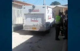 El CTI de la Fiscalía y la Policía en el lugar de los hechos.