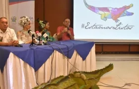 Las Reinas Nicole Díaz y Laura Urieles, y el Alcalde de Ciénaga, Edgardo Pérez Díaz.