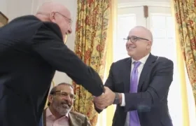 Dominique Azam, Deputy CEO Latinoamérica y CEO México, Colombia y Venezuela de Saint Gobain, José Manuel Daes y Christian Daes.