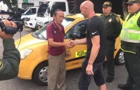 Momento de la devolución del dinero.