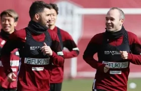 Los españoles David Villa y Andrés Iniesta.