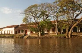 La zona ribereña registra un alto deterioro ambiental.
