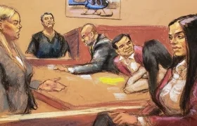 Dámaso López (en el fondo), Joaquín 'Chapo' Guzmán (centro) y su esposa Emma Coronel (derecha).