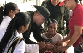 Jornada de vacunación liderada por la Policía Antinarcóticos.