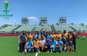 Foto conmemorativa de Colombia e India. 