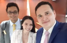 Aida Victoria Merlano Manzaneda y su abogado