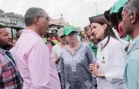 La Directora General del Instituto Colombiano de Bienestar Familiar (Icbf), Juliana Pungiluppi, en Riohacha.