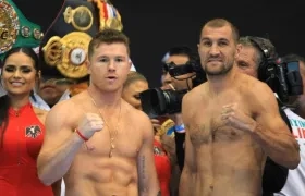 Saúl Álvarez y  Sergey Kovalev. 