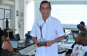 El rector de Unisimón, José Consuegra Bolívar.