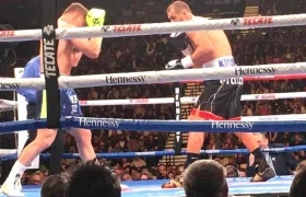 Saúl ‘Canelo’ Álvarez (izquierda) y Sergey Kovalev (derecha) en una acción del combate.