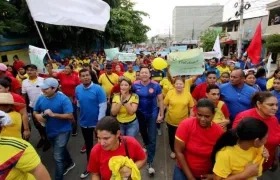 El excandidato William Torres encabezando la marcha.