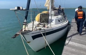 El velero en zona segura.