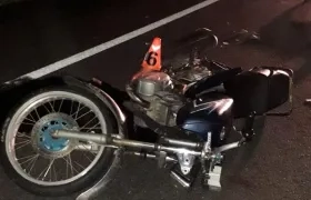 Así quedó la moto de los dos jóvenes accidentados en Ponedera.