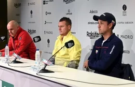 Pablo González, capitán de Colombia (derecha).