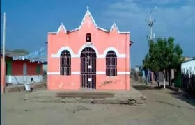 La iglesia con un entorno en completo abandono.