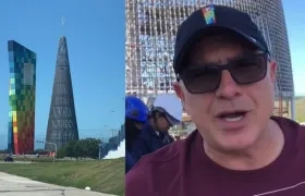 El árbol de Navidad y Christian Daes.