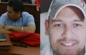 Carlos Esmir durante la audiencia de hoy (izq). Jonathan Gutiérrez Castro, víctima.