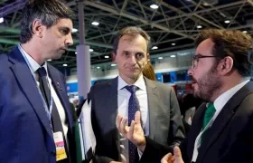 Los ministros de Ciencia de España y Chile durante su visita al espacio "Innovación y Ciencia" de la zona verde de la COP25.