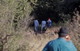 Peritos forenses laboran este viernes en México, en el lugar donde explotó una venta de pólvora.