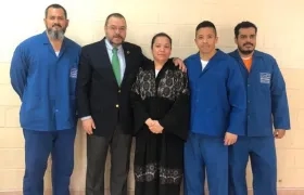 El Defensor del Pueblo y los cuatro colombianos.