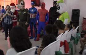 Hijos de reclusas reciben regalos de MinJusticia y el Inpec.