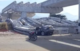 Así quedó un vehículo particular.