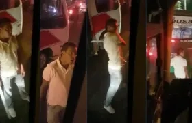 Un mototaxista rompió con un machete el espejo retrovisor del bus de Transmetro.